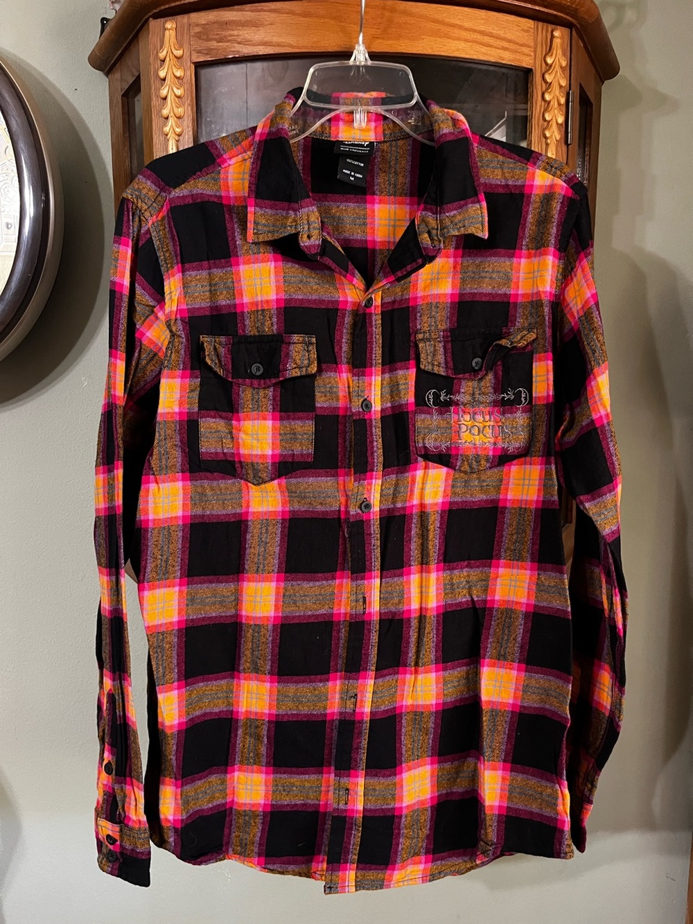 Disney Our Universe Hocus Pocus Plaid Flannel Sanderson Sister Shirt - Picture 5 of 5